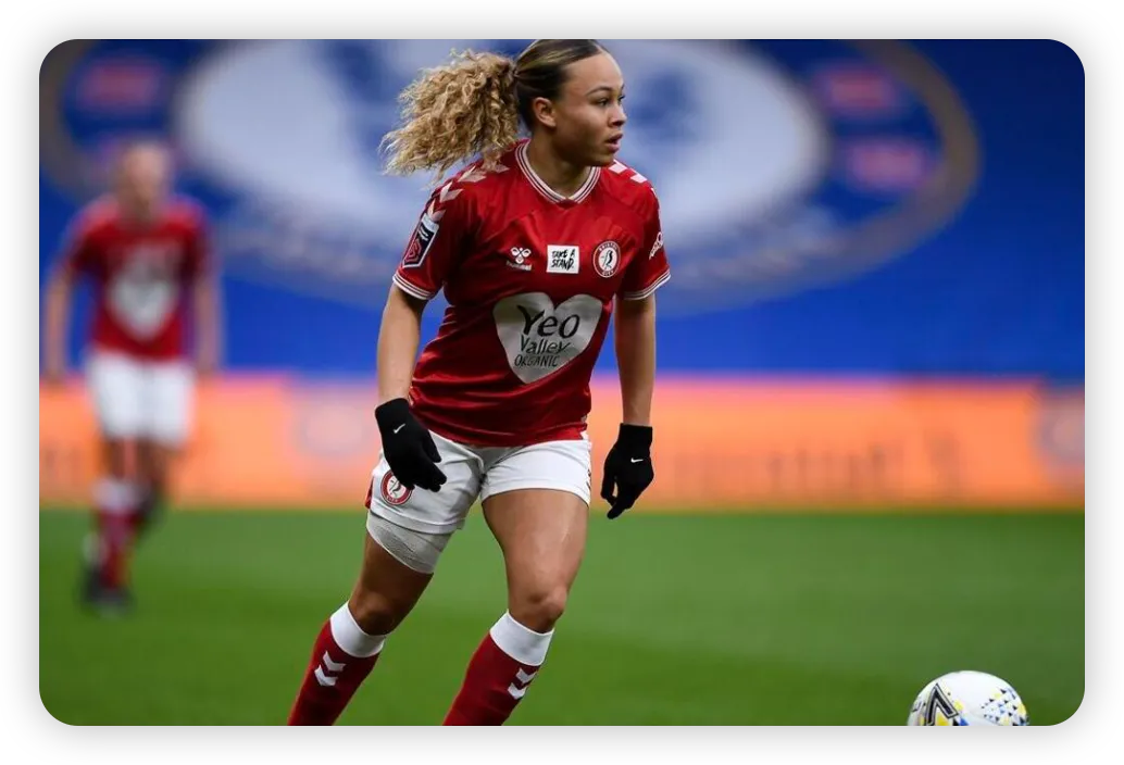 Rising Star Ebony Salmon Eyes NWSL Adventure